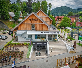 Willa uder the cable car