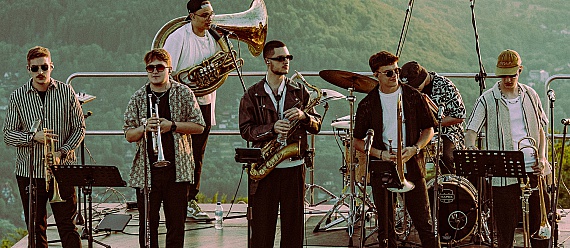 Koncert Backstage BrassBand x Maja Golec na Górze Jawor