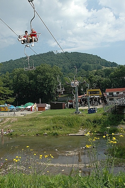 The two-person chairlift to Palenica starts in Szczawnica - kopia